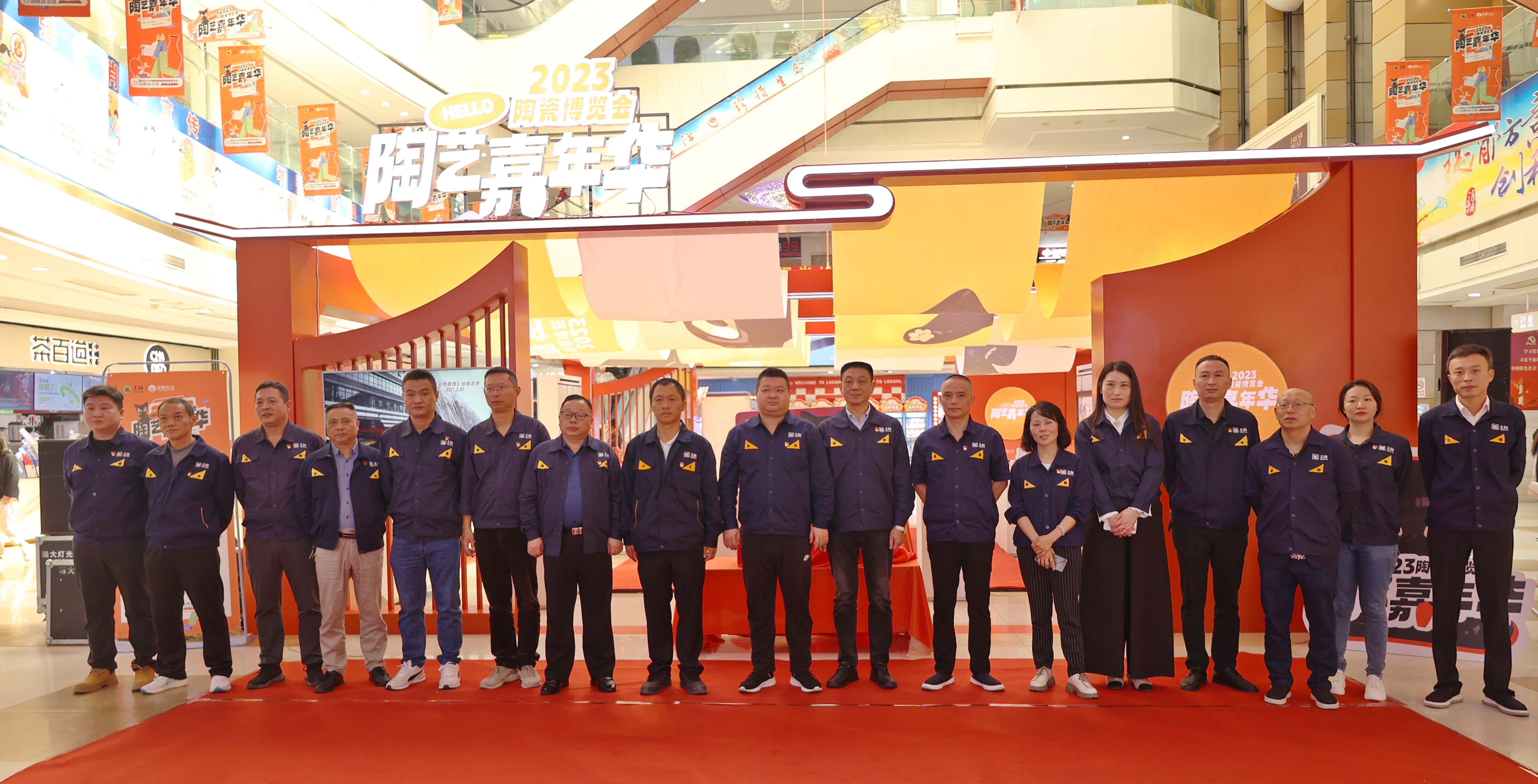 活動(dòng)結(jié)束后嘉賓合影留念.jpg 活動(dòng)結(jié)束后嘉賓合影留念.jpg