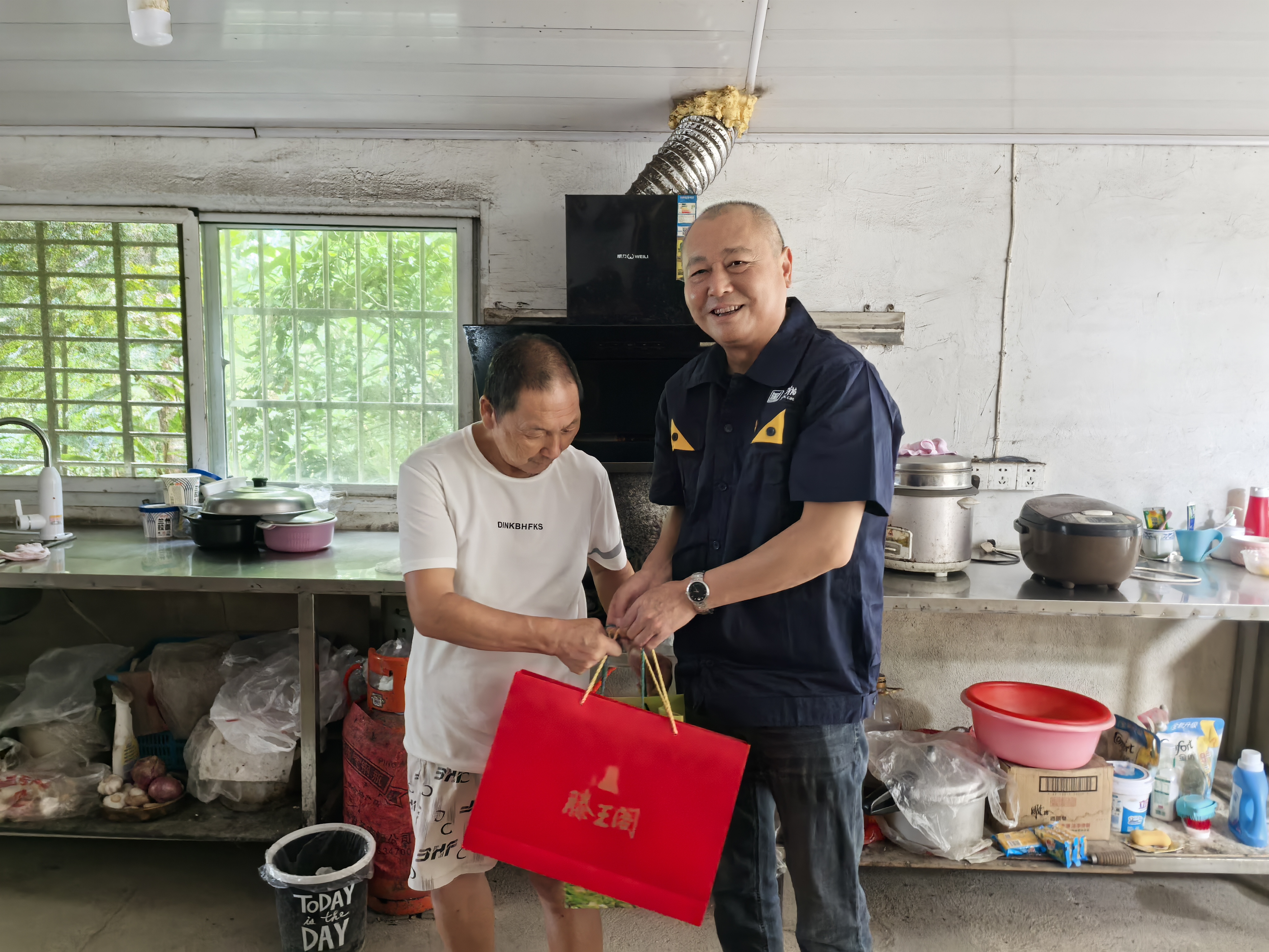 慰問02.jpg 慰問02.jpg